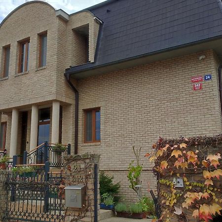 Villa Homestay Nad Helmrovkou Prag Exteriör bild