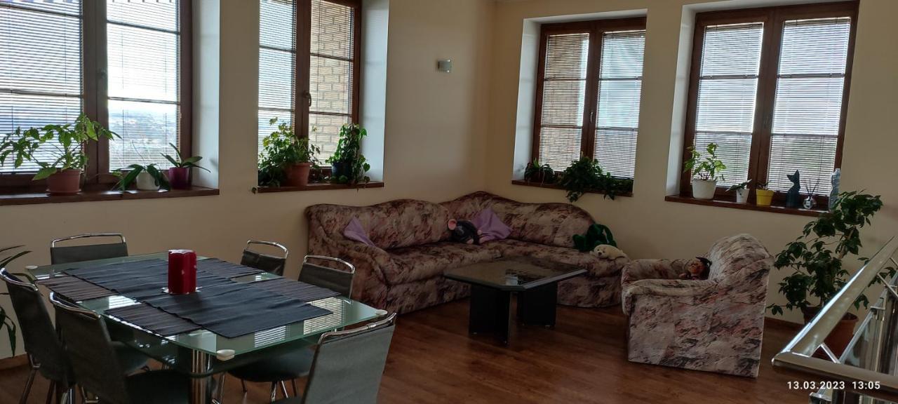 Villa Homestay Nad Helmrovkou Prag Exteriör bild