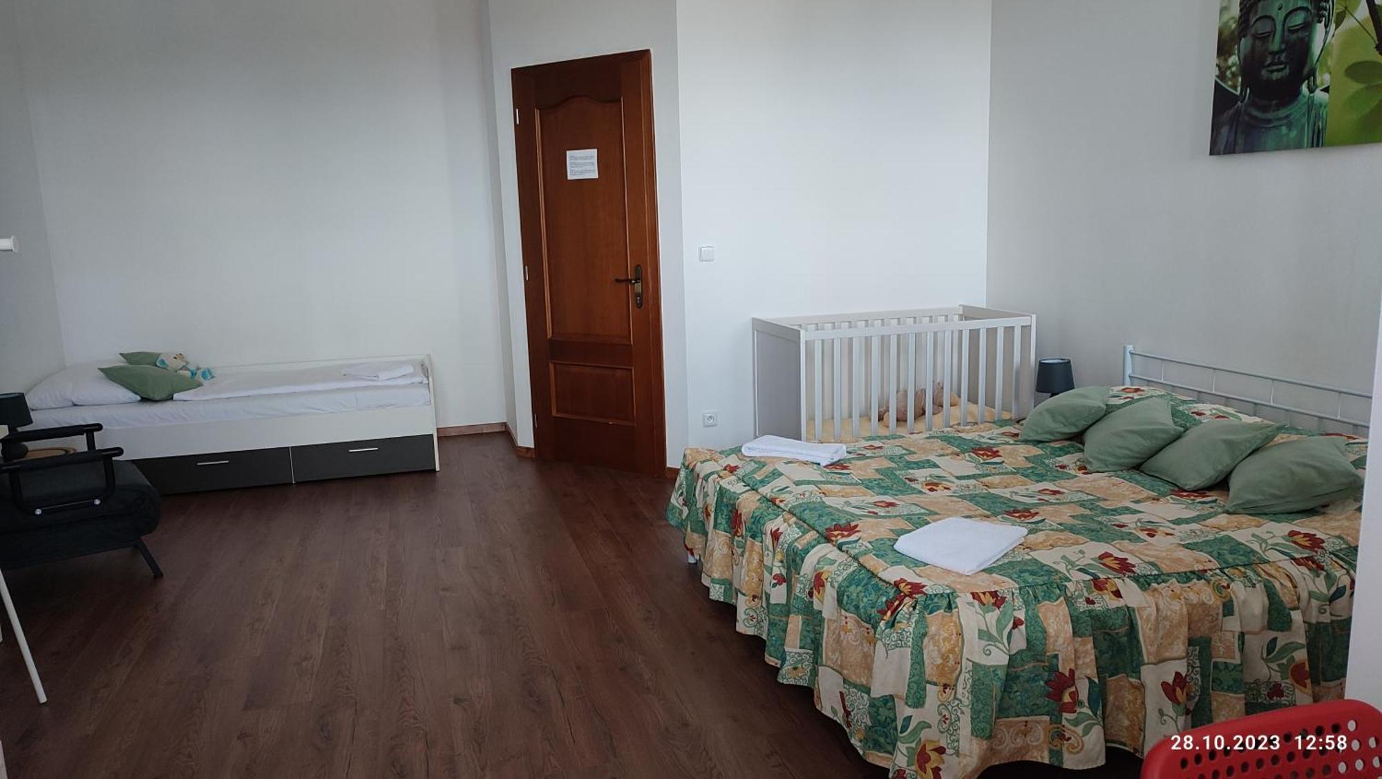 Villa Homestay Nad Helmrovkou Prag Exteriör bild