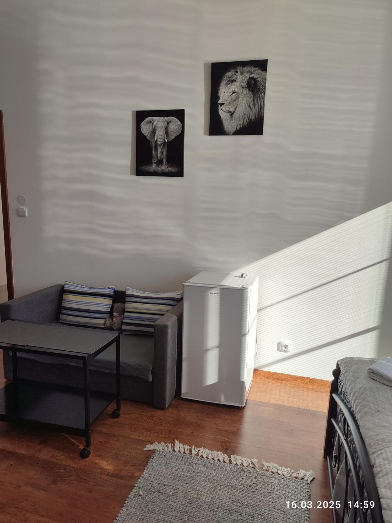 Villa Homestay Nad Helmrovkou Prag Exteriör bild